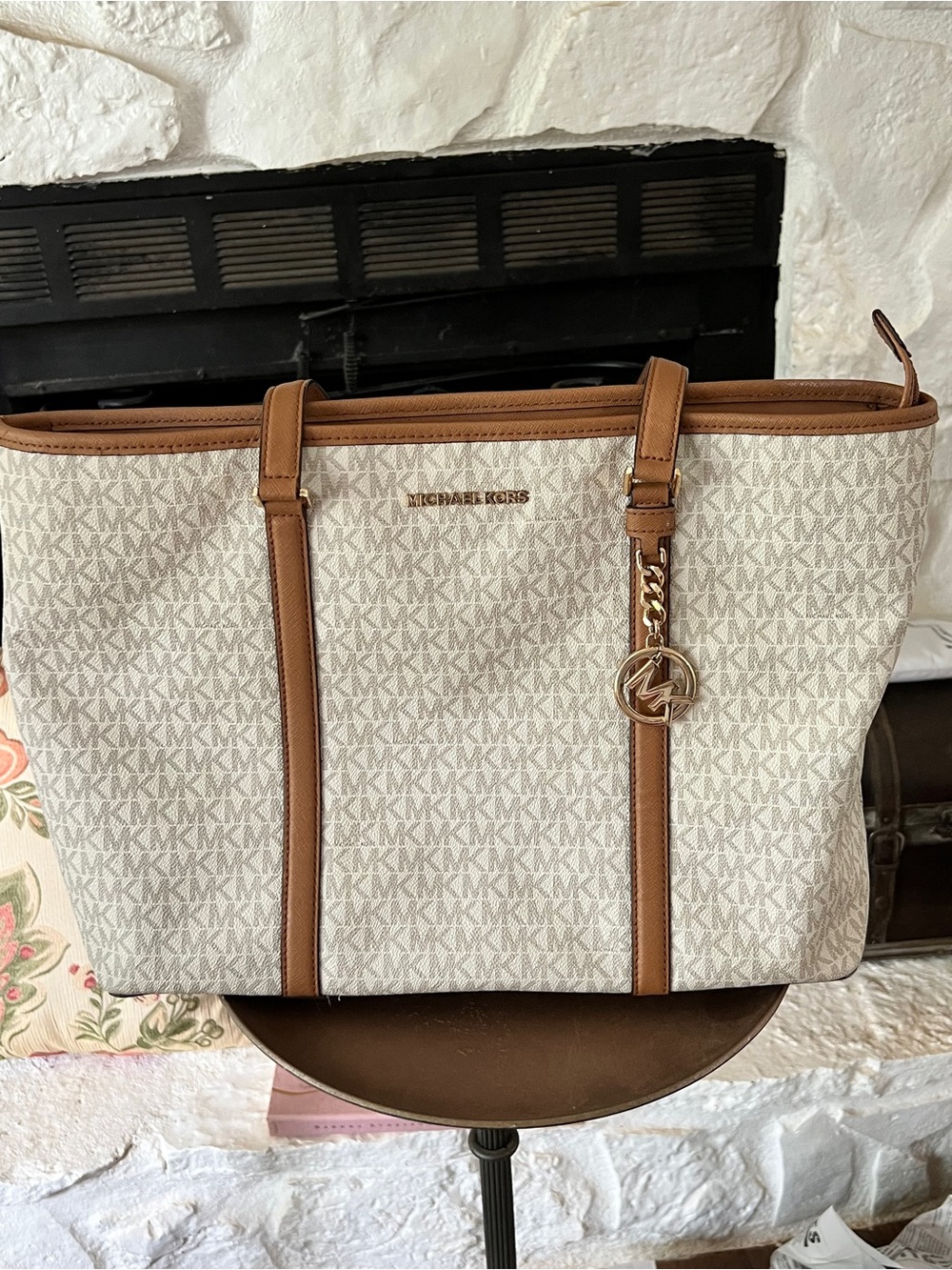 Michael Kors Vanilla Acorn Large Sady Laptop Tote Logo Tote